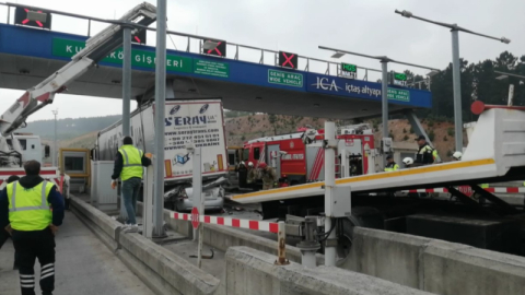 Kuzey Marmara Otoyolu’nda feci kaza! Otomobil tırın altına girdi