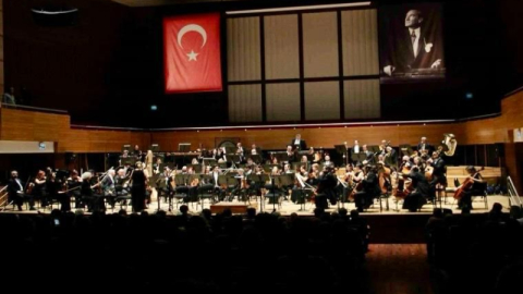 PROF. DR. AYHAN KIZIL’I 10. YIL ANMA KONSERİ