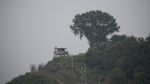 Güney Kore, sınırı geçen Kuzey Kore askerlerine uyarı ateşi açtı