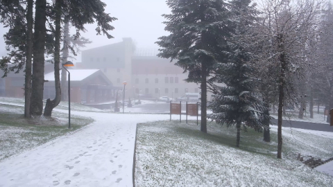 Nisanda kar yağdı, Uludağ'da yer kalmadı