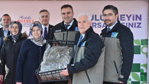 Çiftçiye 1 milyon 222 bin çilek fidesi hibe edildi