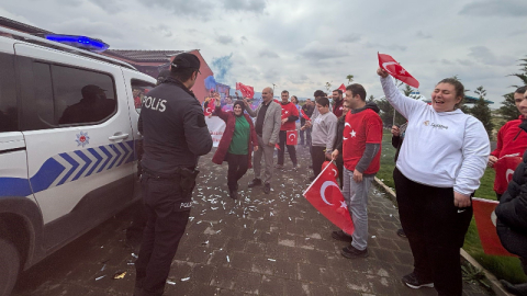 Bursa'da polis ekiplerine meşaleli sürpriz