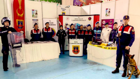 İnegöl'de gerçekleşen fuarda jandarma yer aldı