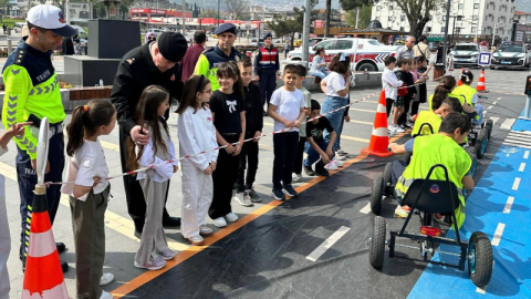 Bursa İl Jandarma Komutanlığı'ndan miniklere trafik dersi