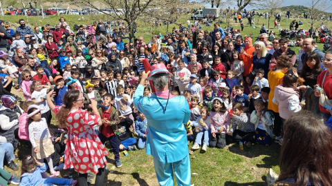 Çocuklar, 23 Nisan bayram coşkusunu gökyüzünde de yaşadı