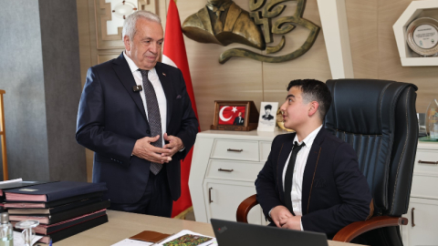 Başkan Şadi Özdemir makamını çocuklara devretti