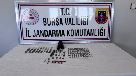 Bursa'da 226 sikke ve minyatür heykel ele geçirildi