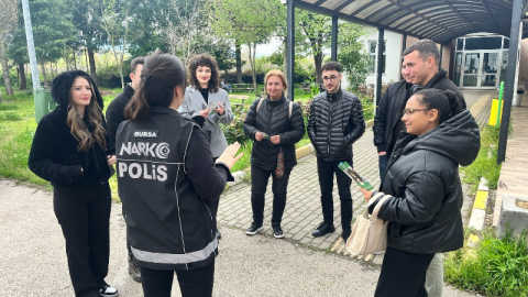Bursa polisi vatandaşları bilgilendirdi