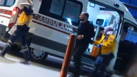 Hafif ticari araç köpeğe çarpıp tarlaya uçtu