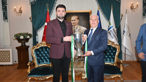 Bursaspor Başkanı Enes Çelik’ten Başkan Mustafa Bozbey’e teşekkür ziyareti
