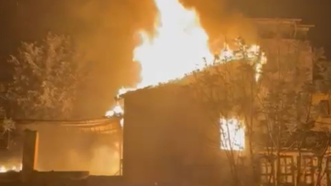 Bursa'da 2 katlı tarihi bina alevlere teslim oldu