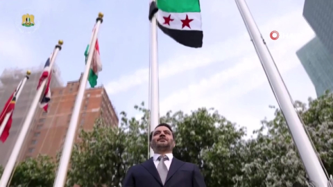 BM Genel Merkezi’nde Suriye bayrağı göndere çekildi