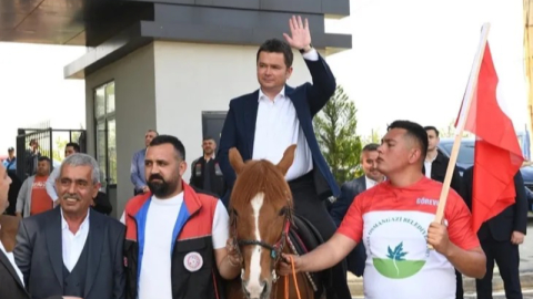 Bursa Osmangazi’de geleneksel rahvan at koşusu coşkusu