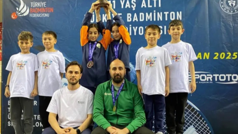 Bursa Osmangazi Belediyespor’un genç badmintoncuları göz doldurdu