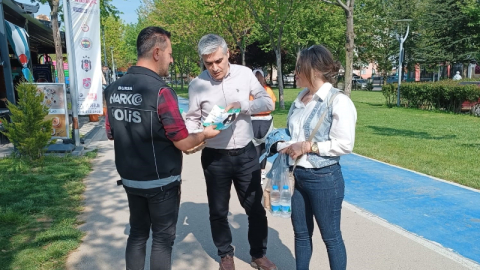 Narkotik polisi Bursa’da vatandaşları bilgilendirdi