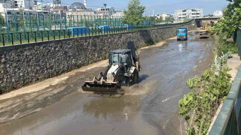 Büyükşehir’den Mandıras Deresi’nde yaz temizliği