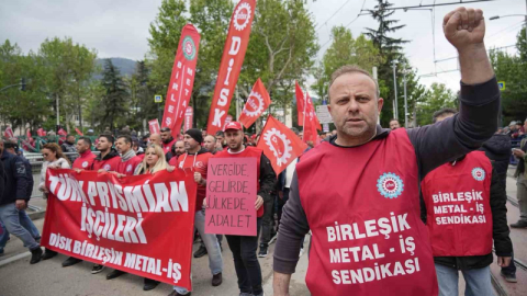 Bursa’da 1 Mayıs’ı işçiler halaylarla kutladı