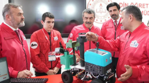 Bakan Tekin, Teknofest KKTC'de MEB'in standında