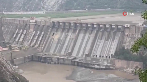 Hindistan, Chenab Nehri'nden Pakistan'a olan su akışının yüzde 90'ını engelledi
