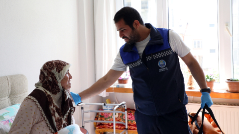 EVDE SAĞLIK VE DESTEK HİZMETİ, YAŞAMLARA DOKUNUYOR