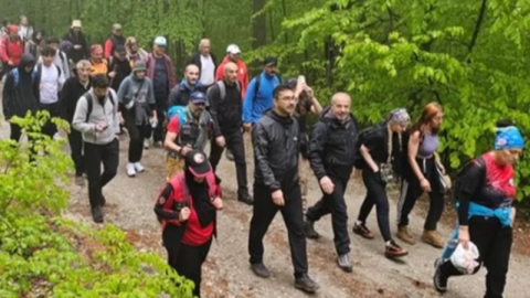 İnegöl'de gençlik haftası doğa yürüyüşü ile başladı