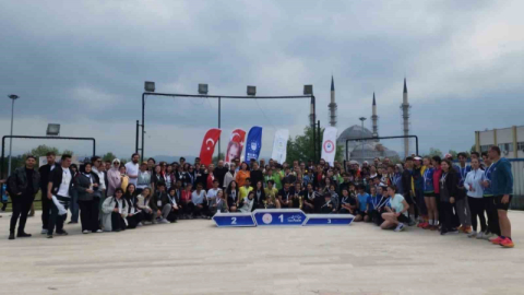 BUÜ’de "Aileler Yarışıyor" temalı bayrak yarışı