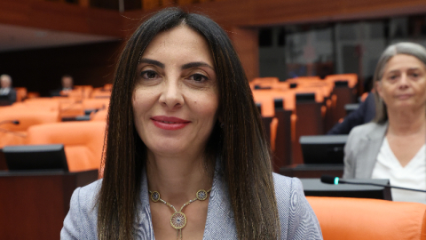 "ÜRETİCİ ÇÖKÜYOR, SANAYİ ÇÖKÜYOR, İKTİDAR İZLİYOR"