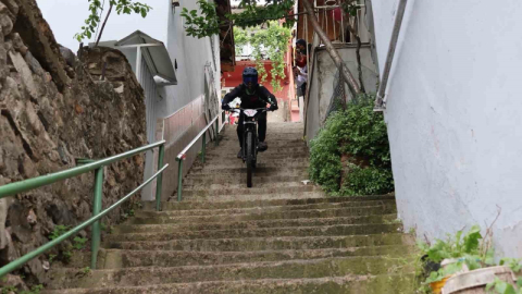 İzleyiciler şaşkınlıkla izledi