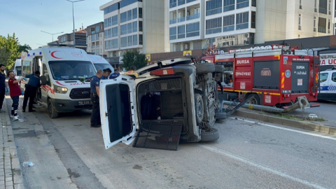 Bursa'da polis aracı takla attı