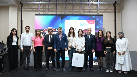 GENÇLERE GÜNDÜZ YARIŞMA GECE KONSER