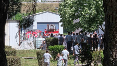 Yat fabrikasındaki yangın paniği
