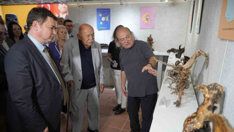 14 yıl boyunca dağdan topladığı eserlerle sergi açtı