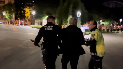 Çevirmeyi görünce arabadan inip kaçmayı denedi