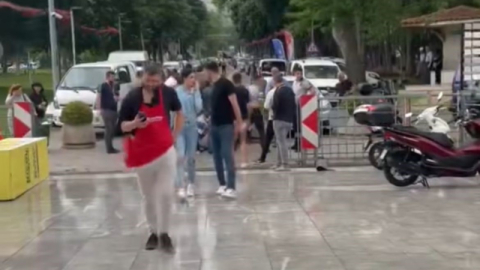 Bursa’da fırtına reklam panosunu uçurdu!