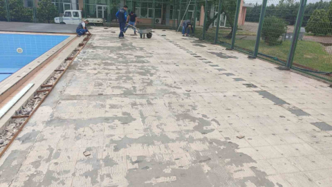 Karacabey Belediyesi yüzme havuzunu yaza hazırlıyor