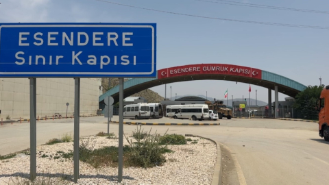 Türk vatandaşları sınır kapılarından giriş yaptı