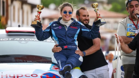 Engelli ralliciden çifte podyum