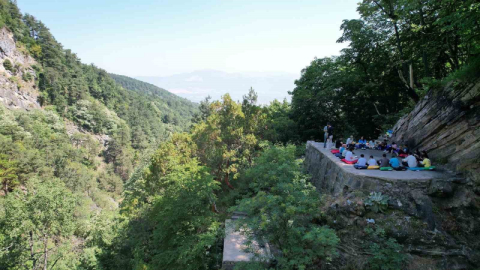 Gençlerden ’Küreklidere’de temizlik harekatı