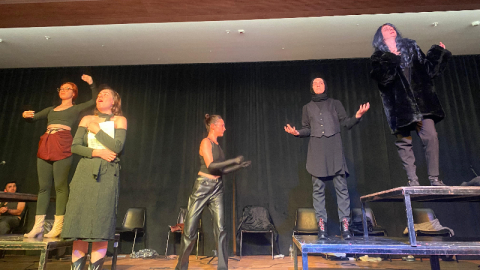 Osmangazi Belediyesi Tiyatro Okulu ‘Tersine Dünya’ ile izleyici karşısına çıkıyor