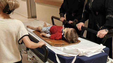 İnegöl’de balkondan düşen çocuk ağır yaralandı