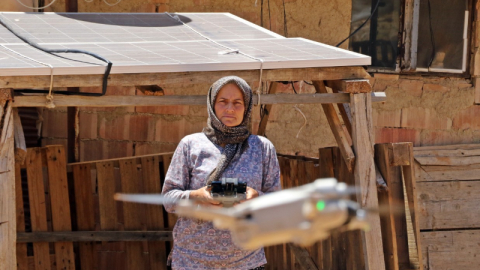 Kurtlar yüzünden çoban kadın dron pilotu oldu