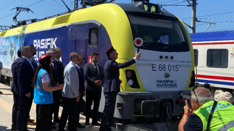 Çin-Türkiye demir yolu hattının ilk yük treni Avrupa'ya gitmek üzere Türkiye'ye ulaştı
