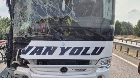 Bursa’da yolcu otobüsü ile tır çarpıştı