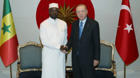 Cumhurbaşkanı Erdoğan, Senegal Başbakanı Ousmane Sonko ile havalimanında görüştü