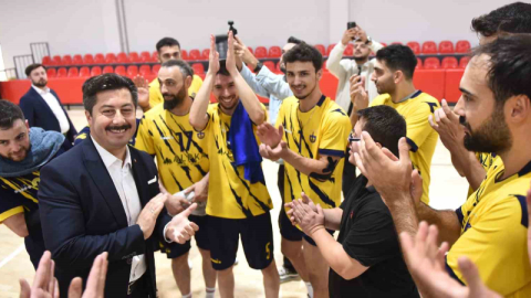 Yenişehir Belediyesi amatör kulüplere desteğe devam ediyor