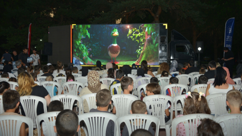 Bursalı minikler gece sinemasında buluştu