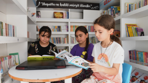 Gezici Kütüphane çocukları bilgiyle donatıyor