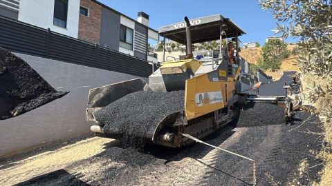 Gemlik'te asfalt atağı Umurbey'de sürüyor