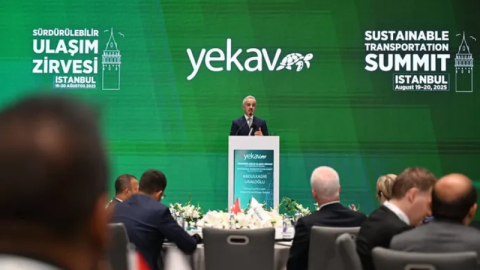 Bakan Uraloğlu, Sürdürülebilir Ulaşım Zirvesi'nde konuştu