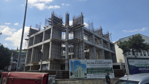 Cami inşaatından düşen işçi, hayatını kaybetti